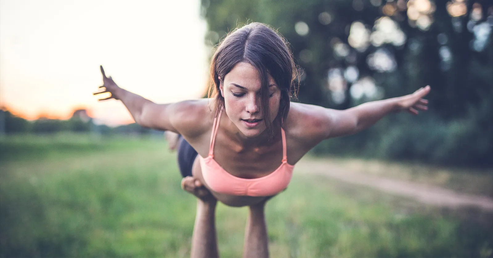 Acro yoga là gì? Những lợi ích mà acro yoga đem lại